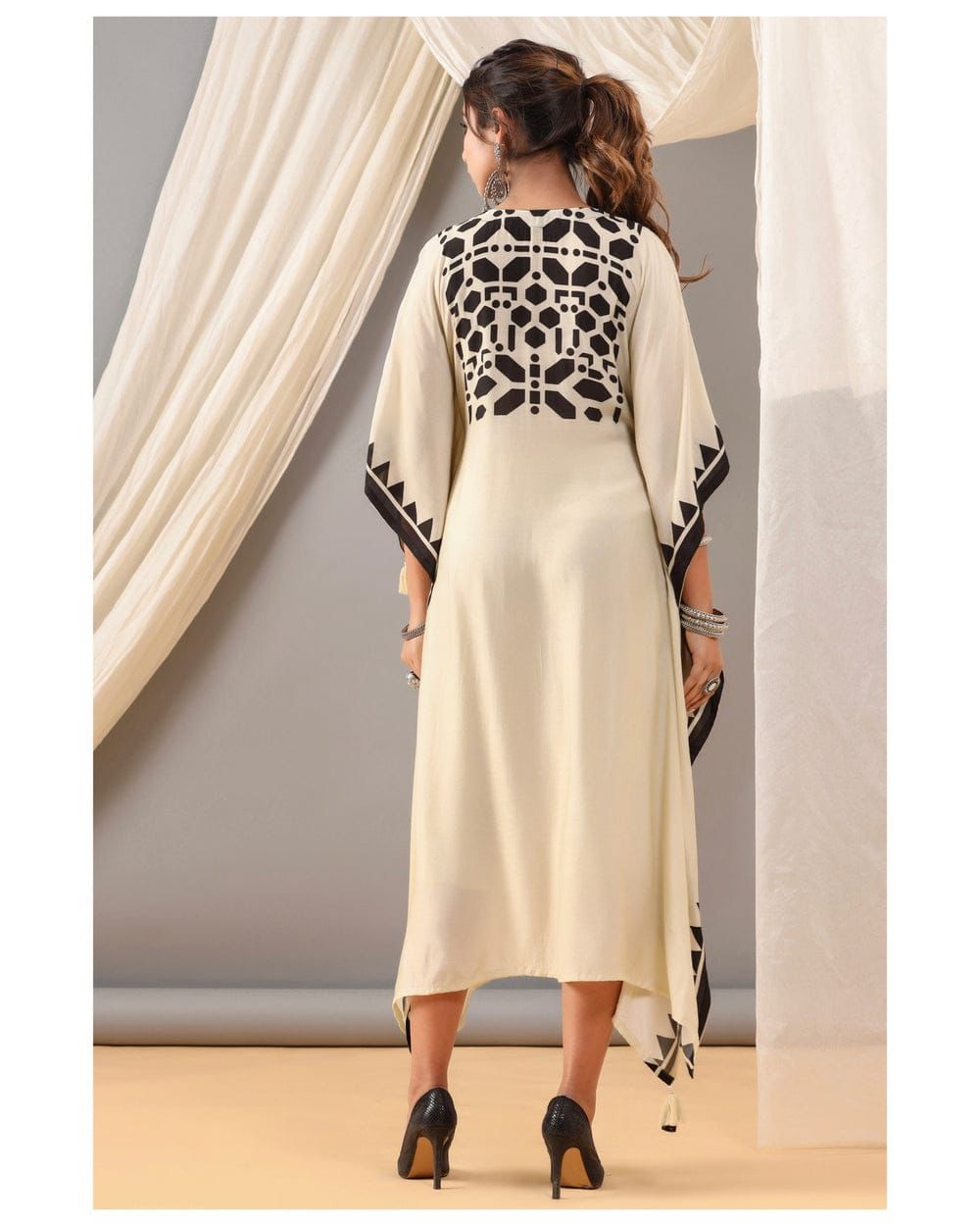Neck Embroidered Muslin Kaftan Kurta